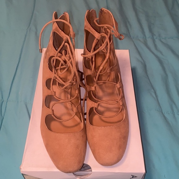 Also Tan lace up heel - Picture 2 of 6